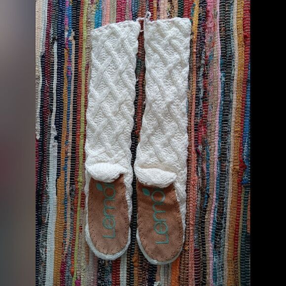 NWOT LEMON 🍋 Creme HandKnit & Stitched Sock Slippers 6/7 - Picture 2 of 15